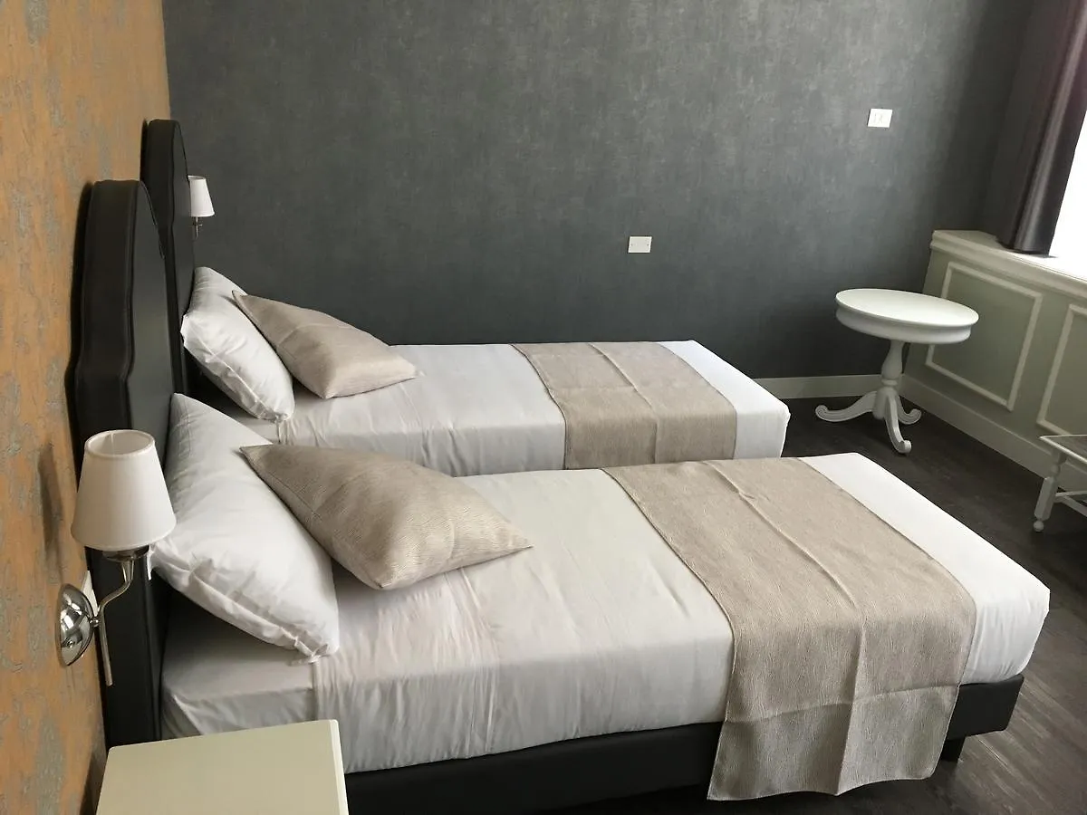 Maxxim Hotel & Loft Феррара