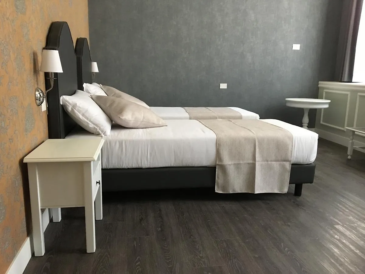 Maxxim Hotel & Loft Феррара 4*,